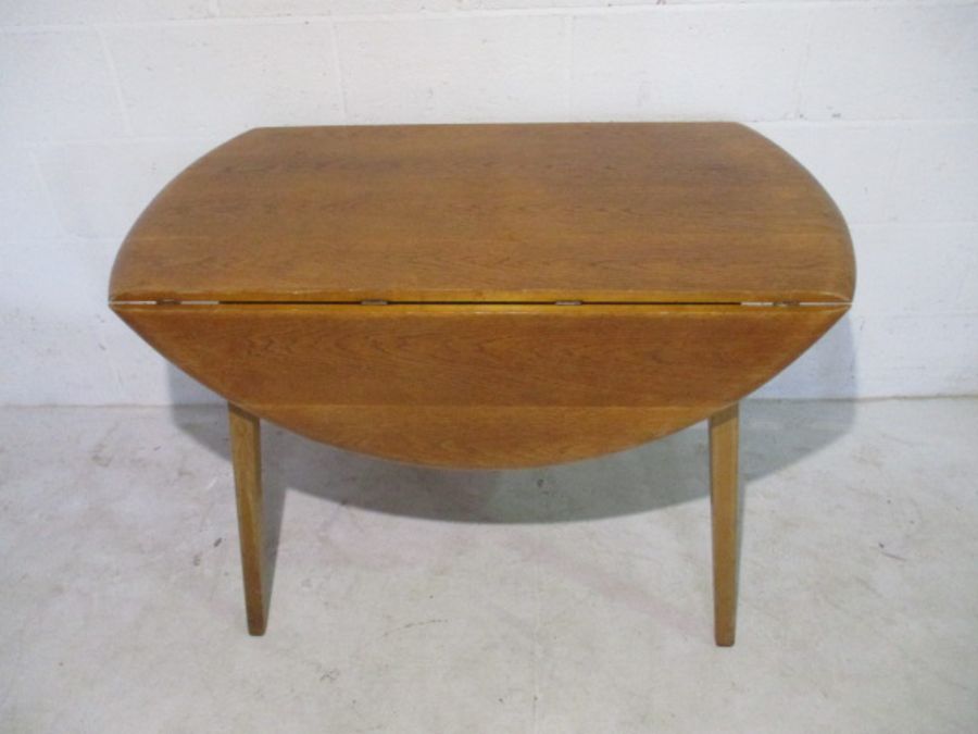 A Priory oak drop leaf table in the style of Ercol with four matching chairs - Image 2 of 14