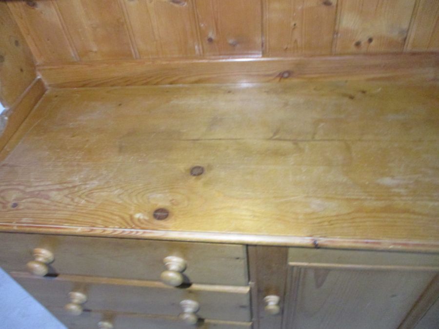 A pine dresser with three drawers and one cupboard under - Image 6 of 10