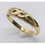 An 18ct gold plaited ring, weight 3.3g