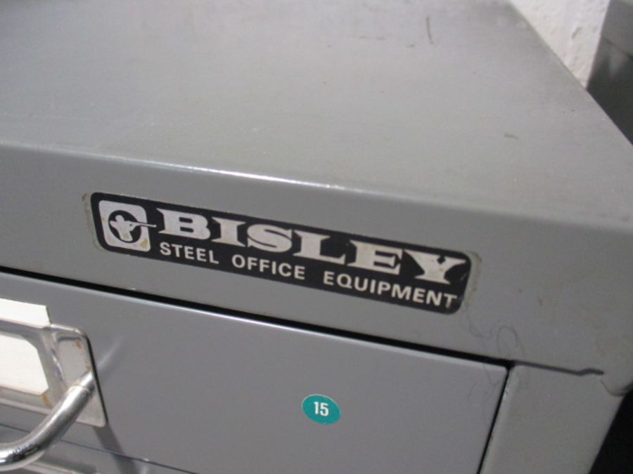 A pair of small Bisley metal filing drawers - each drawer measures height 33cm, width 28cm, depth - Image 5 of 8