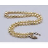 A graduated pearl necklace with a 9ct gold clasp
