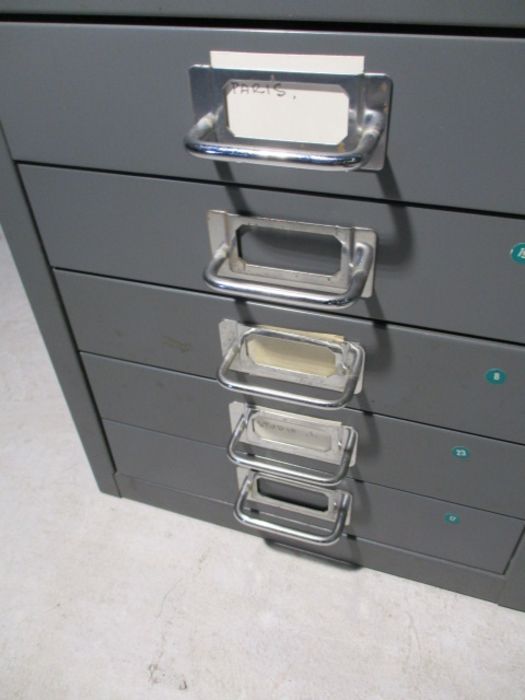A pair of small Bisley metal filing drawers - each drawer measures height 33cm, width 28cm, depth - Image 6 of 8