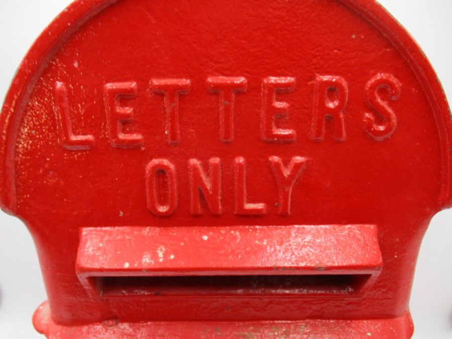 A cast iron Royal Mail letter box/postbox with a dome top and side mount fitments, stamp marked with - Image 4 of 11