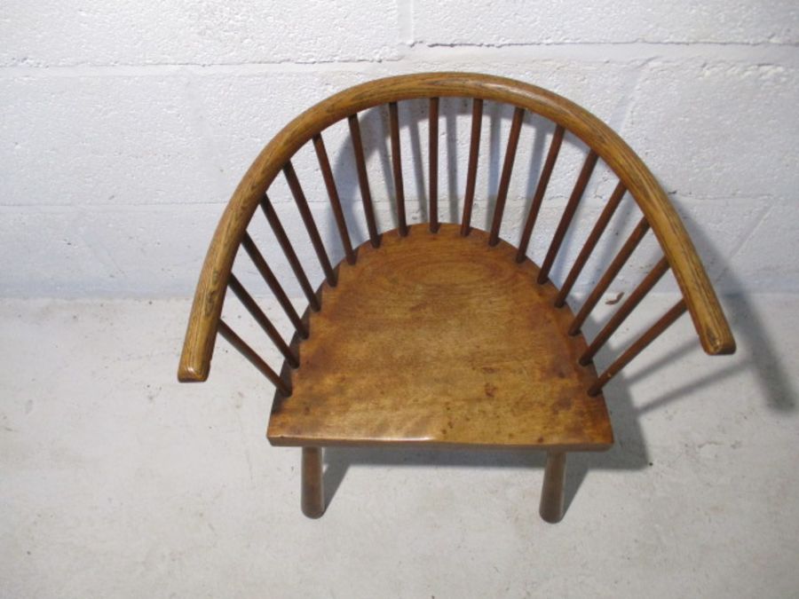 A child's "comb back" chair - Image 2 of 5