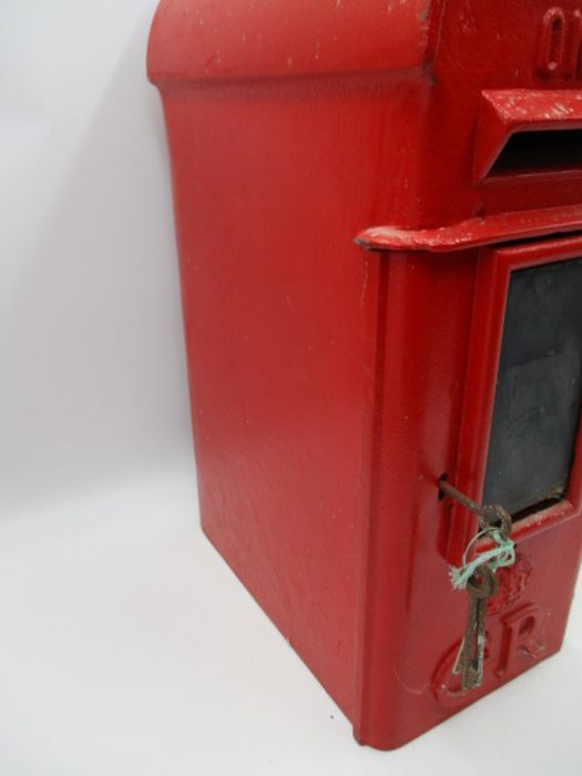 A cast iron Royal Mail letter box/postbox with a dome top and side mount fitments, stamp marked with - Image 2 of 11