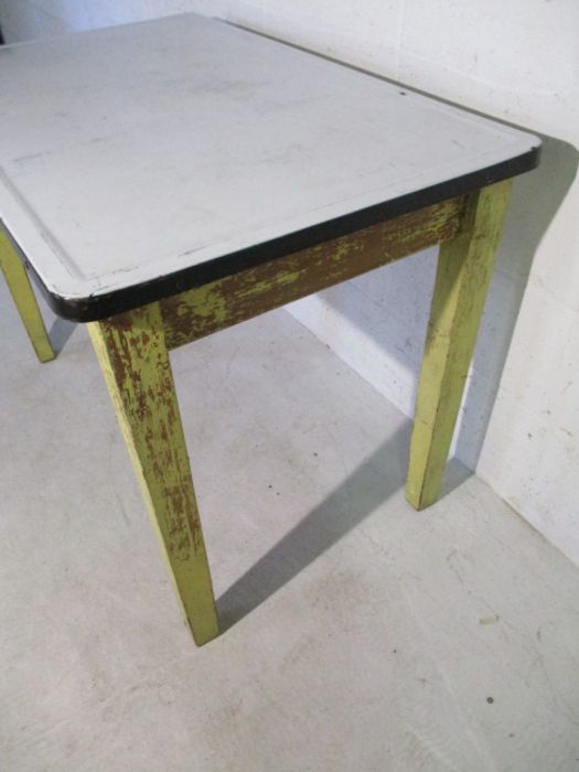 A vintage kitchen table with enamelled top - Image 2 of 7