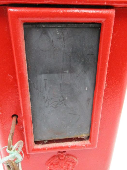 A cast iron Royal Mail letter box/postbox with a dome top and side mount fitments, stamp marked with - Image 9 of 11