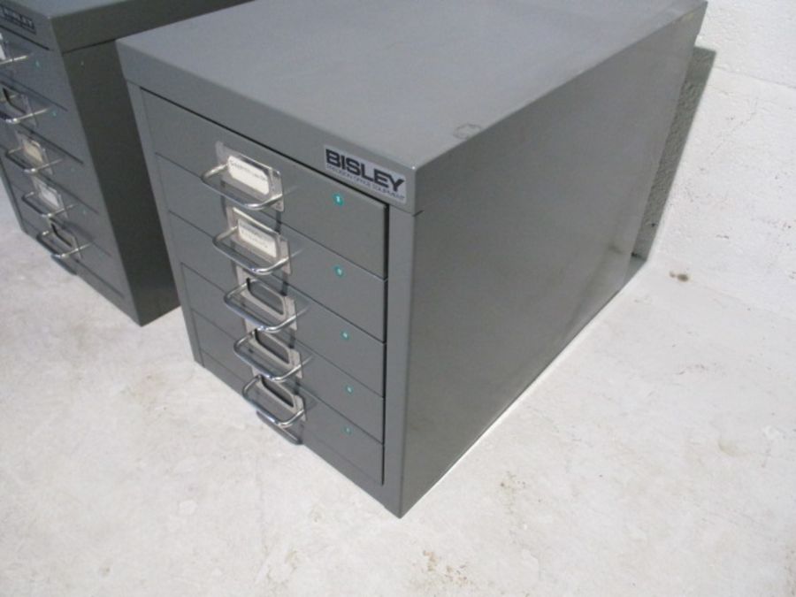 A pair of small Bisley metal filing drawers - each drawer measures height 33cm, width 28cm, depth - Image 3 of 8