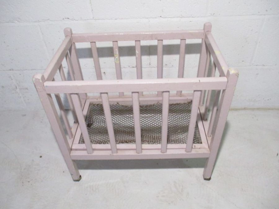 A vintage child's pram and wooden framed cot - Image 8 of 13