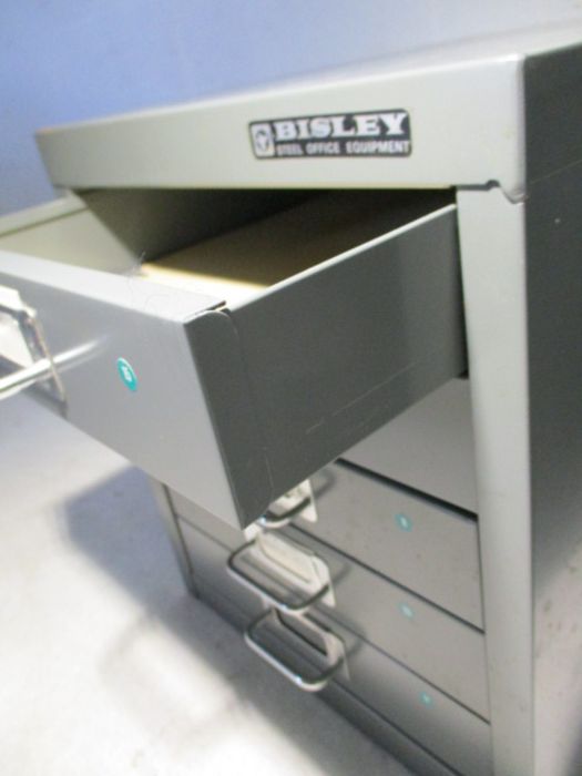 A pair of small Bisley metal filing drawers - each drawer measures height 33cm, width 28cm, depth - Image 8 of 8