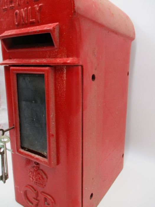 A cast iron Royal Mail letter box/postbox with a dome top and side mount fitments, stamp marked with - Image 3 of 11