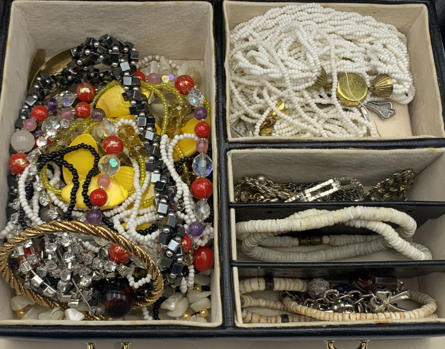 A collection of costume jewellery in carry case including a number of rings, brooches, beads etc. - Image 5 of 5