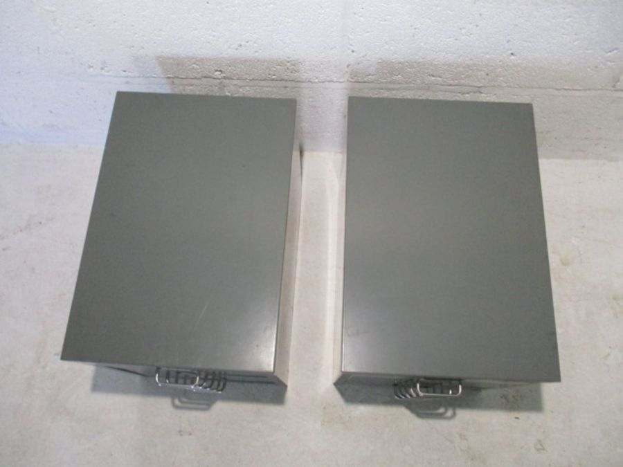 A pair of small Bisley metal filing drawers - each drawer measures height 33cm, width 28cm, depth - Image 4 of 8
