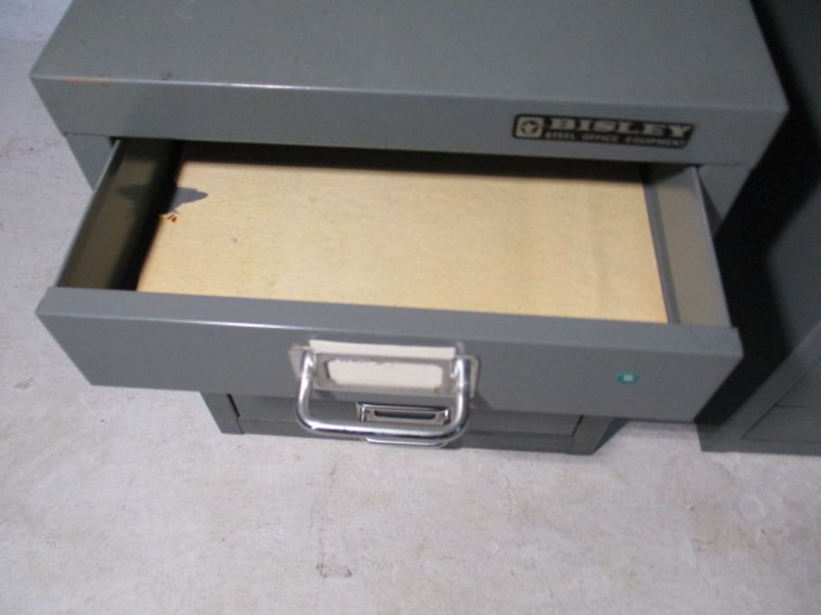 A pair of small Bisley metal filing drawers - each drawer measures height 33cm, width 28cm, depth - Image 7 of 8