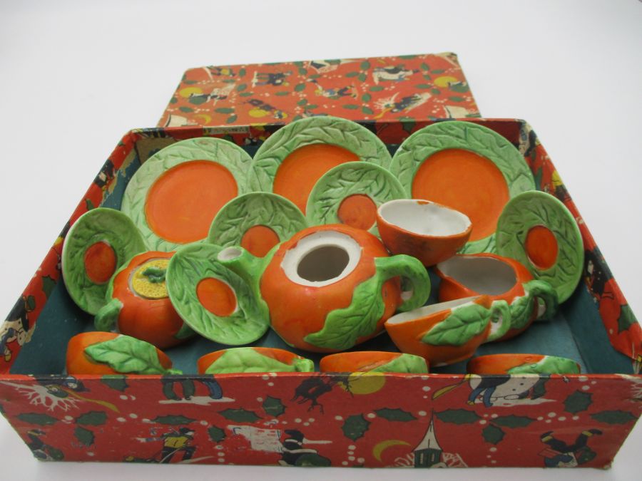 A child's vintage miniature tea set, pumpkin themed, marked "golden series rec. foreign". In a - Image 16 of 16