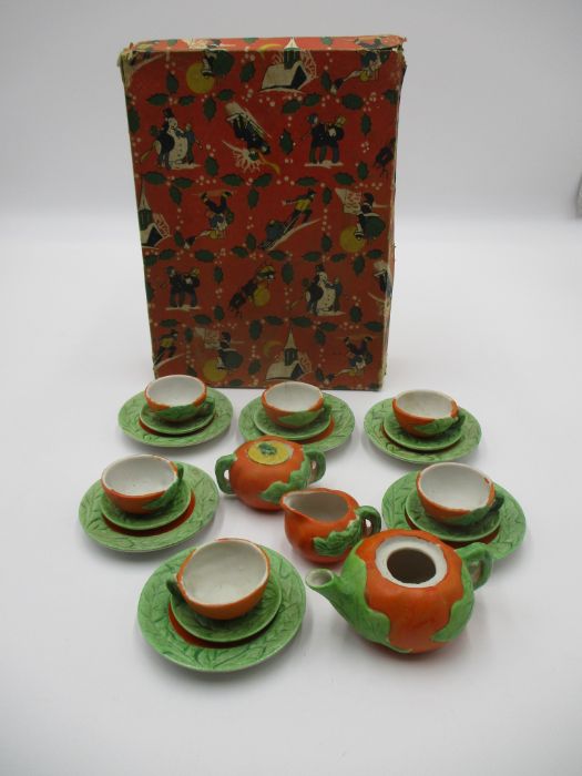 A child's vintage miniature tea set, pumpkin themed, marked "golden series rec. foreign". In a - Image 13 of 16