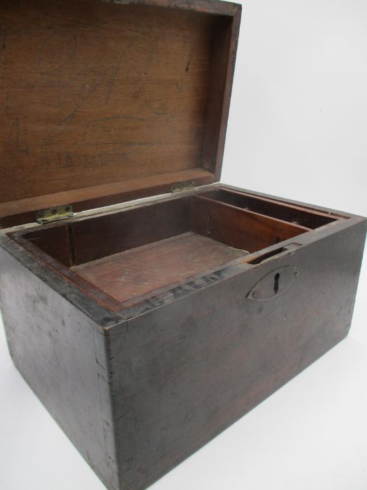 A Victorian mahogany sewing box, Gladstone style bag along with a leather suitcase (A/F) - Image 9 of 14