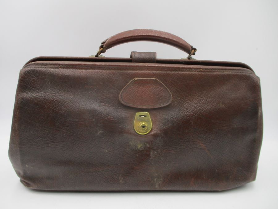 A Victorian mahogany sewing box, Gladstone style bag along with a leather suitcase (A/F) - Image 11 of 14