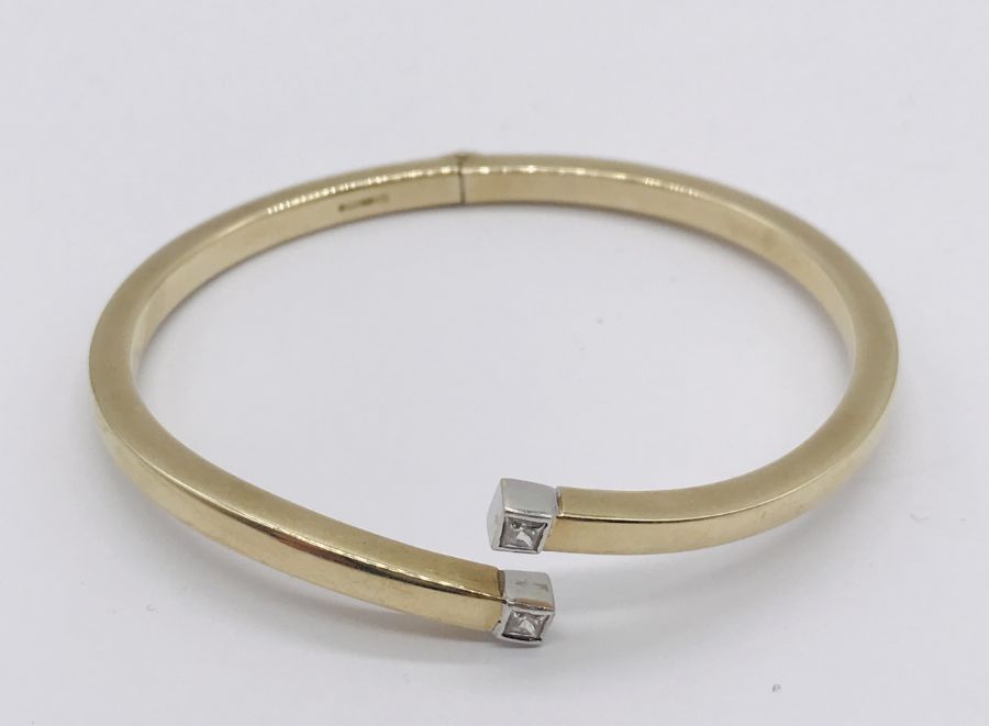 A 9ct gold bangle style bracelet, weight 10.7g - Image 2 of 2