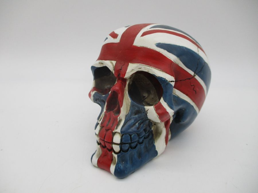 A collection of novelty skull ornaments - Image 5 of 18