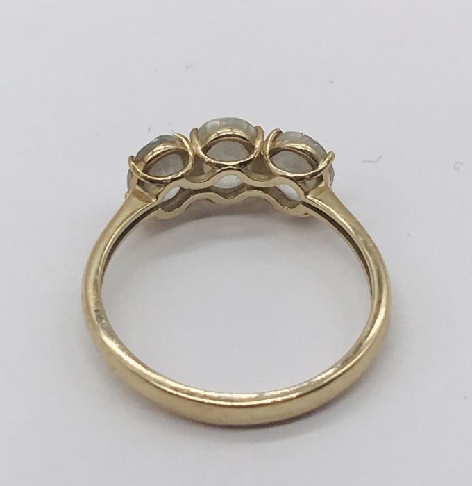 A 9ct gold three stone ring set with white topaz - Image 3 of 3