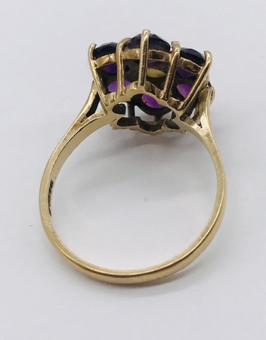 A 9ct gold cluster ring set with garnets and opal - Image 3 of 3