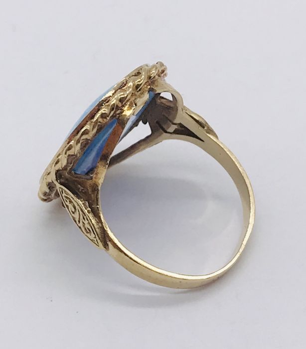 A 9ct gold ring set with a large synthetic opal - Image 2 of 2