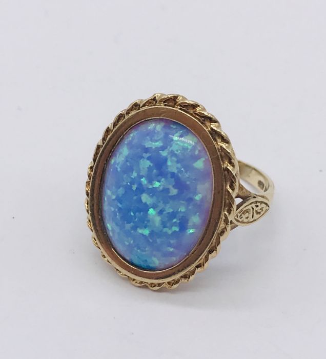 A 9ct gold ring set with a large synthetic opal