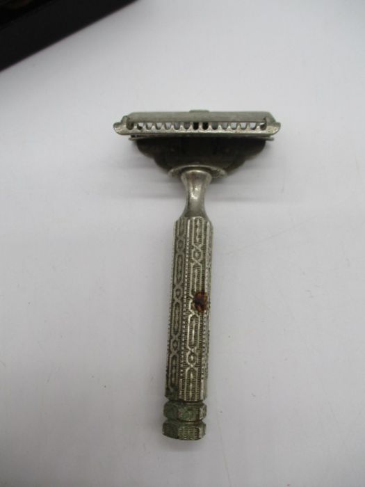 An assortment of vintage items including a boxed Valet auto strop safety razor and accessories, a - Image 12 of 24