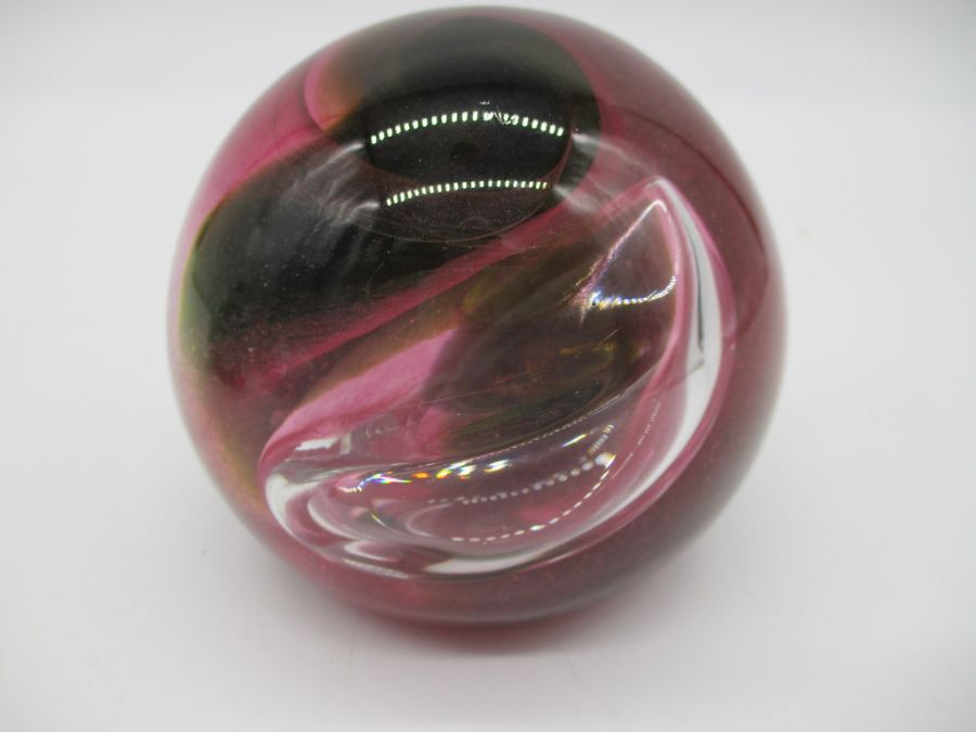 A collection of signed paperweights including Caithness, Mdina, Svaja etc. - Image 14 of 21