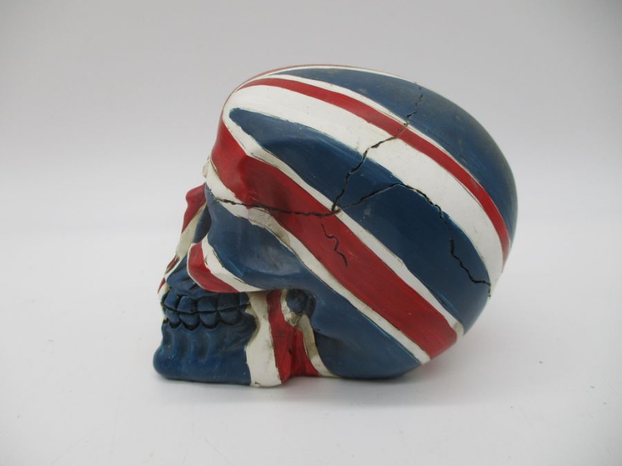 A collection of novelty skull ornaments - Image 6 of 18