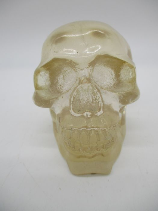 A collection of novelty skull ornaments - Image 9 of 18