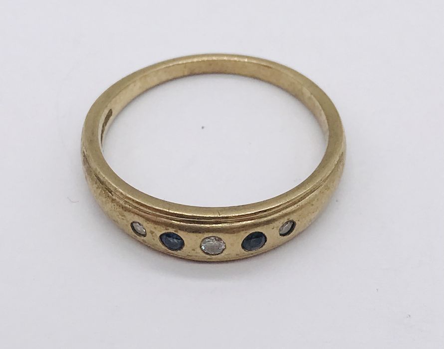 A 9ct gold diamond and sapphire 5 stone ring - Image 2 of 2