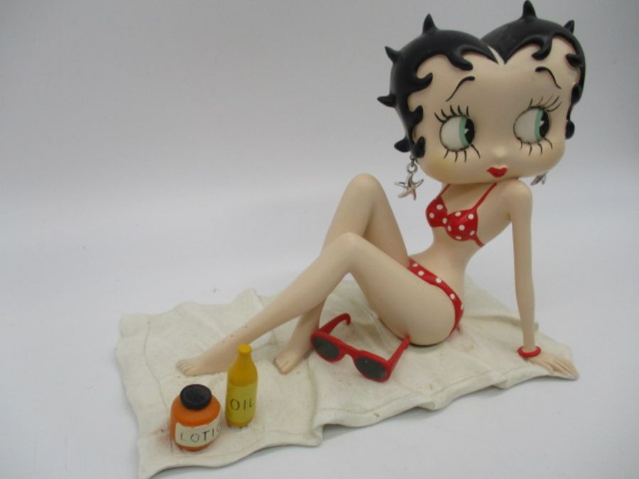 A collection of three boxed Betty Boop figurines including Classic Pose, Betty Leg Up, Betty Sun- - Image 7 of 15