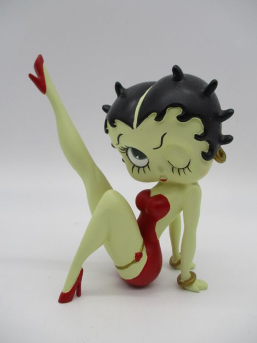 A collection of three boxed Betty Boop figurines including Classic Pose, Betty Leg Up, Betty Sun- - Image 9 of 15