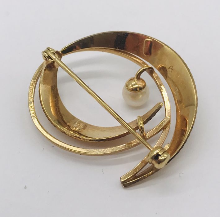 A 9ct gold brooch set with a pearl, total weight 3.9g - Image 2 of 2