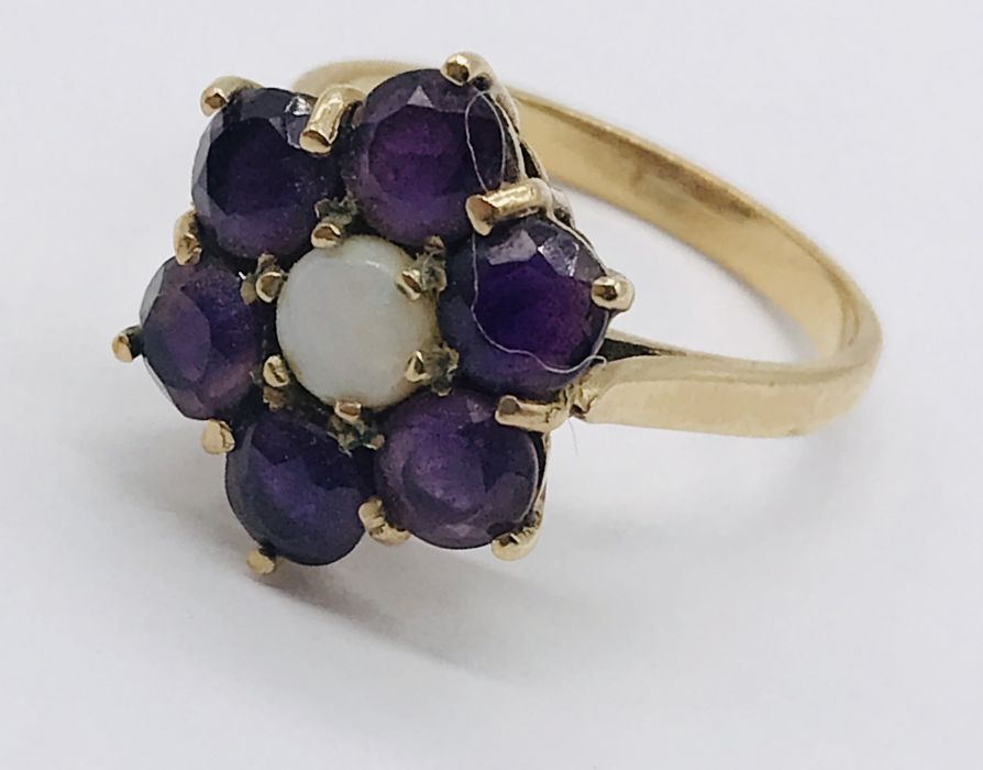 A 9ct gold cluster ring set with garnets and opal - Image 2 of 3