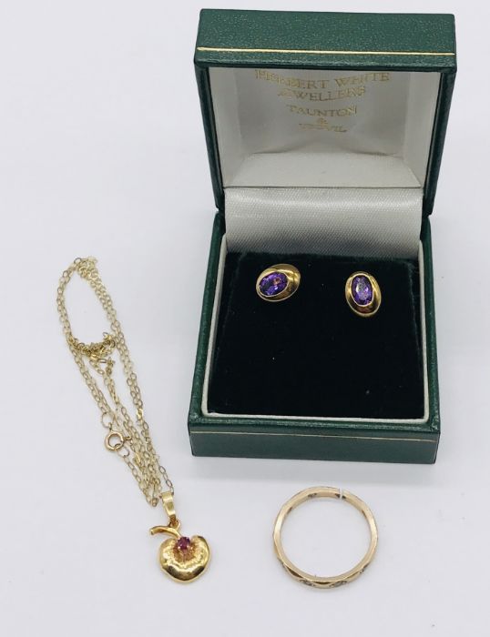 A 9ct gold necklace on chain, scrap 9ct ring and a pair of amethyst earrings set in 9ct gold,