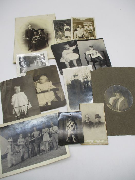 A collection of photographs and ephemera - Image 6 of 6