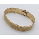 A 9ct gold bracelet, weight 10.4g
