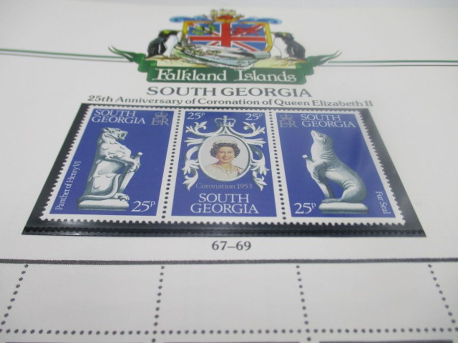 A large collection of UK and world wide loose leaf stamps. Lot also includes some part completed - Image 121 of 146