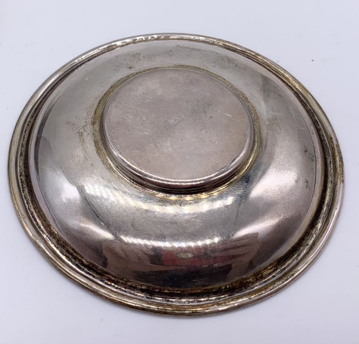 A pair of 800 continental silver dishes with a split silver Marie Theresa Thaler dated 1780 - Image 4 of 4