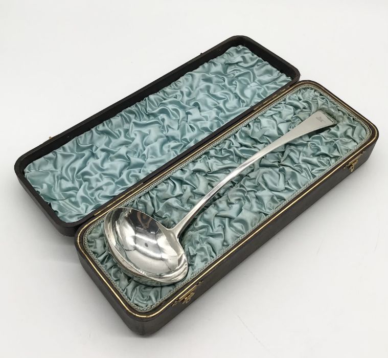 A cased large hallmarked silver ladle, London 1814, weight 197.7g