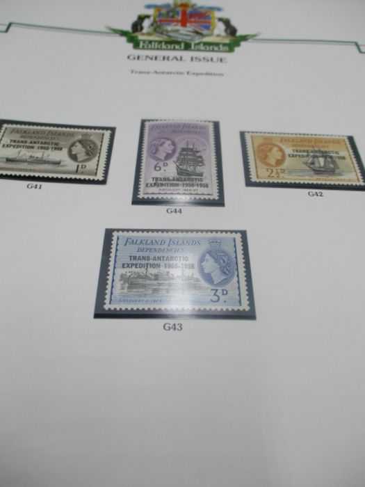 A large collection of UK and world wide loose leaf stamps. Lot also includes some part completed - Image 115 of 146