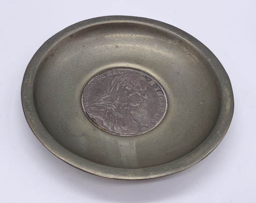 A pair of 800 continental silver dishes with a split silver Marie Theresa Thaler dated 1780 - Image 3 of 4