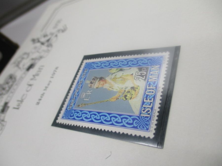 A large collection of UK and world wide loose leaf stamps. Lot also includes some part completed - Image 30 of 146