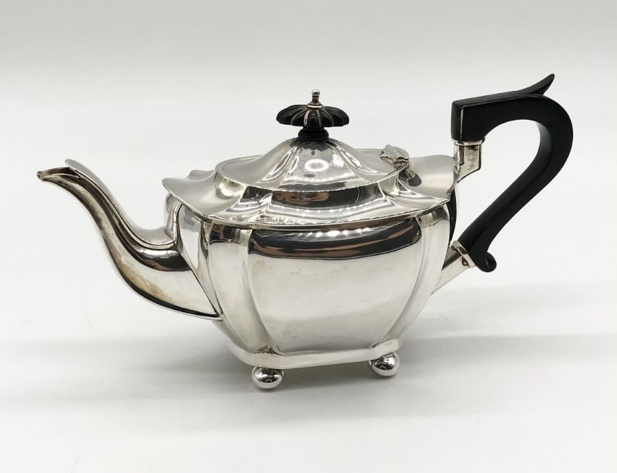 An Edwardian three piece silver Batchelors tea set, total weight 510g - Image 2 of 4