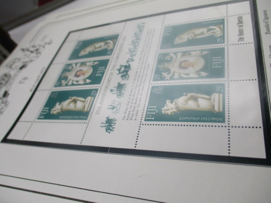 A large collection of UK and world wide loose leaf stamps. Lot also includes some part completed - Image 11 of 146