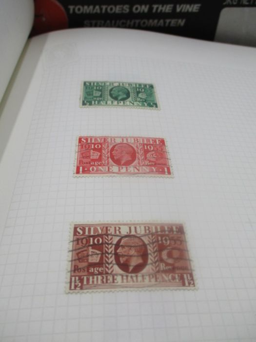 A large collection of UK and world wide loose leaf stamps. Lot also includes some part completed - Image 54 of 146