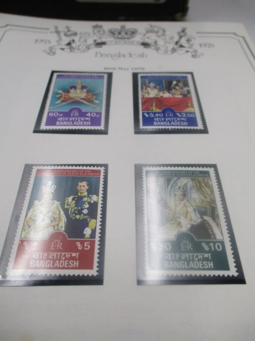 A large collection of UK and world wide loose leaf stamps. Lot also includes some part completed - Image 39 of 146